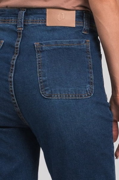 Calça Flare Jeans Escura com Bolsos Frontais F2024002