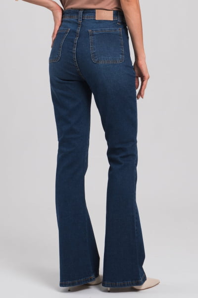 Calça Flare Jeans Escura com Bolsos Frontais F2024002