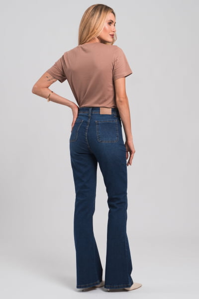 Calça Flare Jeans Escura com Bolsos Frontais F2024002
