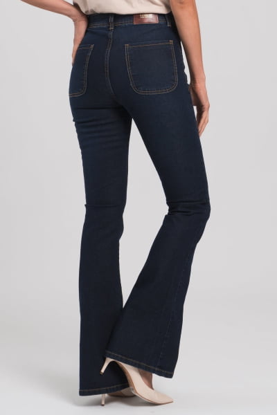 Calça Flare Jeans Escuro com Bolsos Frontais F2933