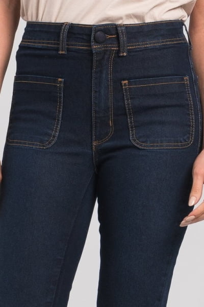 Calça Flare Jeans Escuro com Bolsos Frontais F2933